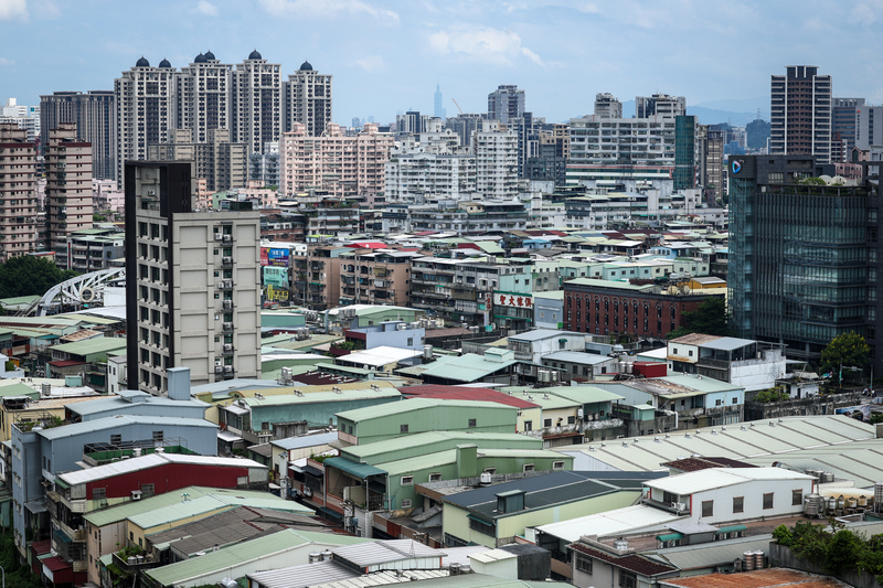 圖為新北市土城區公寓大樓建築林立。(資料照片/CNA)