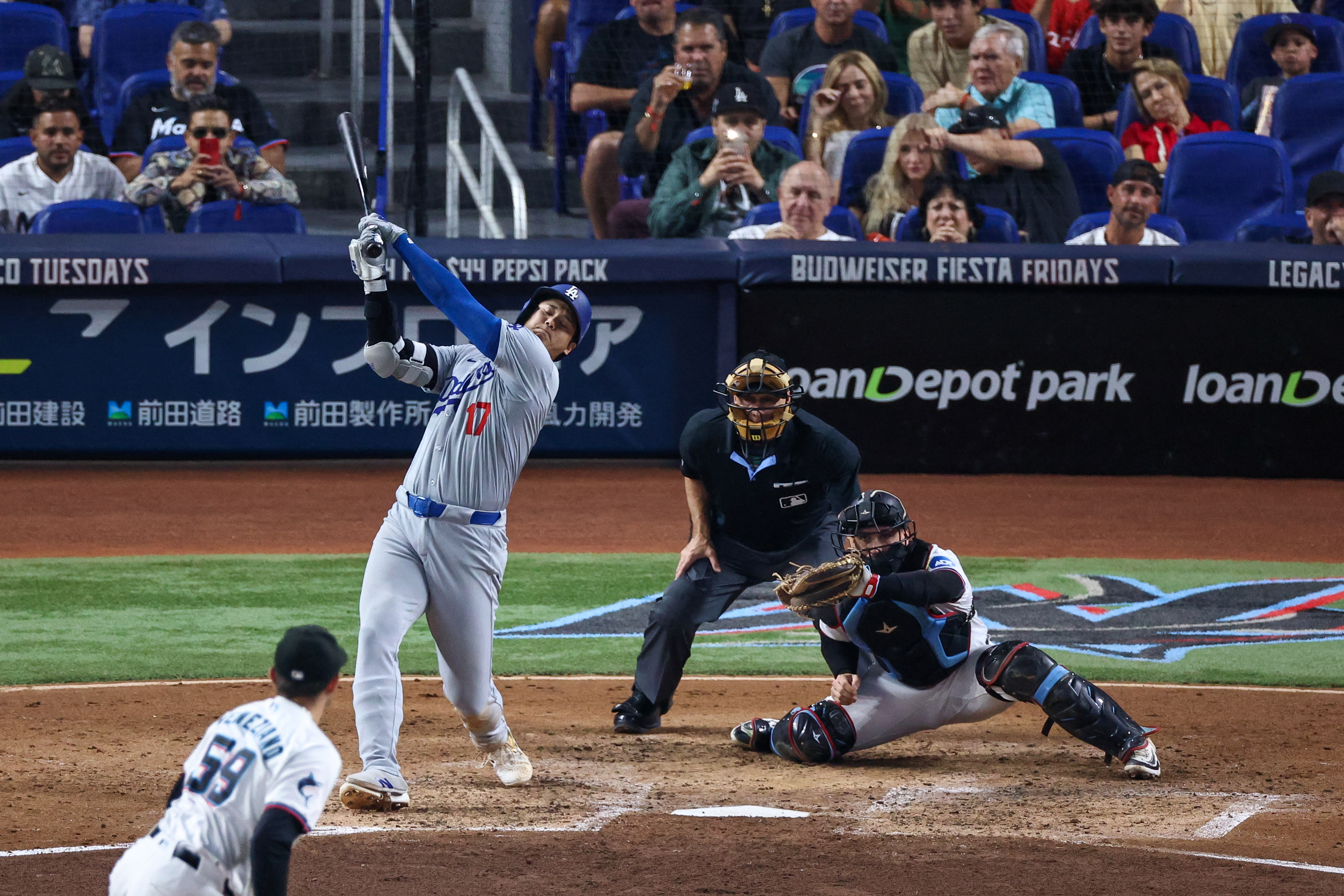 美國職棒大聯盟MLB道奇隊日籍球星大谷翔平19日單場創下3轟2盜，累積總計51轟51盜狂刷歷史紀錄。(AFP)