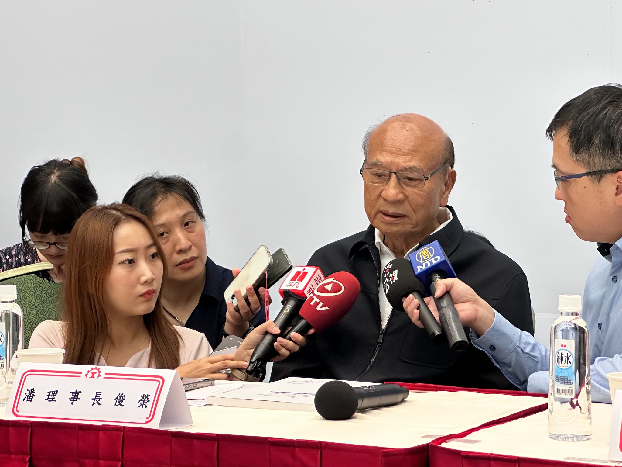 工總理事長潘俊榮表示，希望藉由與政府合作，讓工總十大傳產接軌AI，進而升級轉型。(謝佳興 攝)