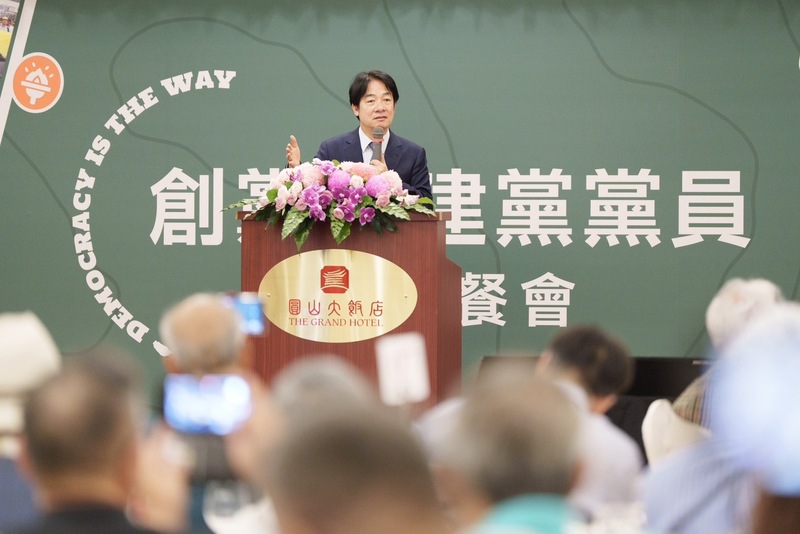 民進黨23日舉行「創黨暨建黨先進聯誼餐會」，邀請資深黨員重返圓山飯店，黨主席賴清德說，延續創黨精神，持續壯大民進黨。(民進黨提供)(圖：中央社)