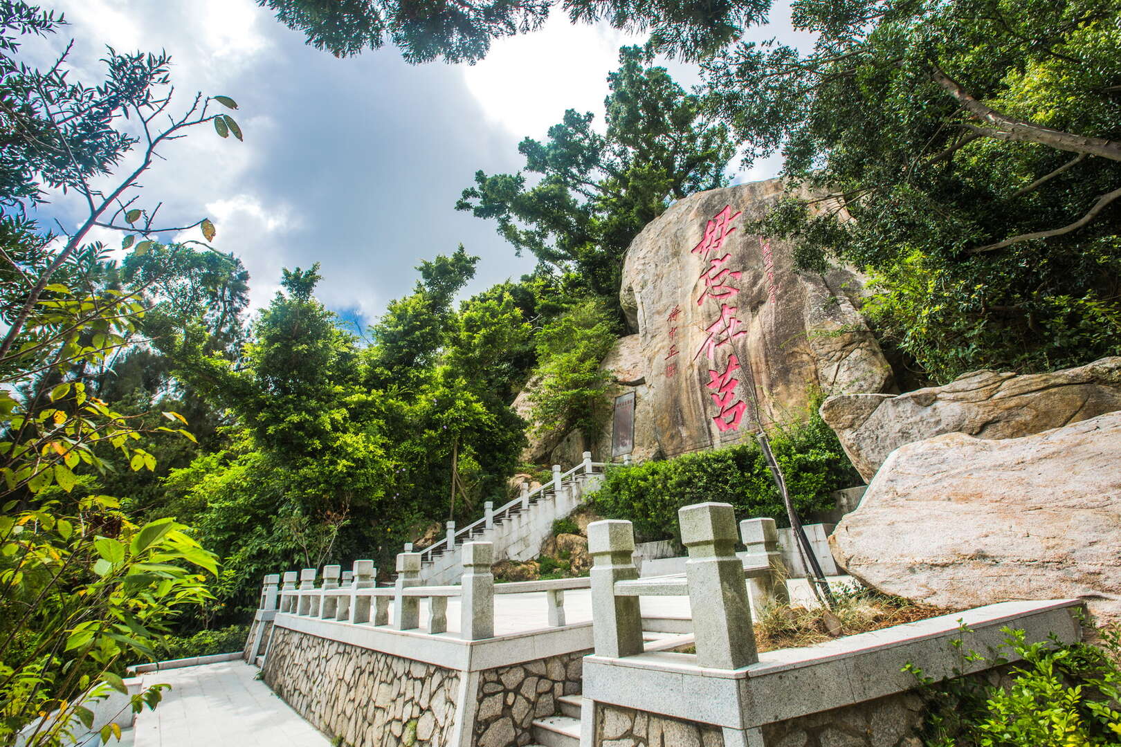 在那個風雨飄搖的年代，蔣中正確實曾經有過棄守金門的想法，金門真的差一點就成為了中華民國的棄兒。(圖翻攝自金門觀光旅遊網)