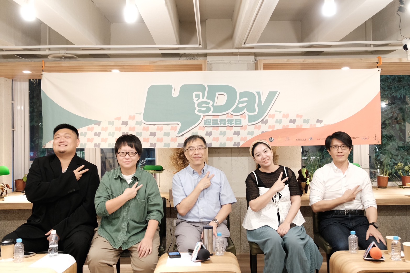 Y’s Day「週三青年日」活動，25日以「海上邊境第一排——離島人的文化記憶與身分認同」座談．圖左到右：關達蔚 何欣潔 陳俐甫 何姍蓉 董思齊．（台灣智庫提供）