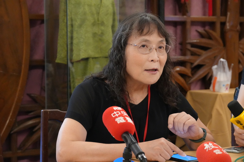 嘉義縣協同高中教師黃明真（圖）是一名跨性別者，26日獲得師鐸獎殊榮，她出生時是生理男性，在幼稚園階段就感覺到心理的想法和外在不太一樣。 (圖：中央社)