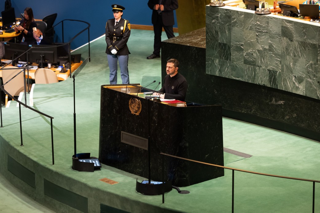 傳出美國將拒絕聯合國共同起草力挺烏克蘭領土完整、要求俄羅斯撤軍決議案。圖為2024年9月烏克蘭總統澤倫斯基(Volodymyr Zelenskyy)在聯合國大會發表演說。 (圖:烏克蘭總統府)