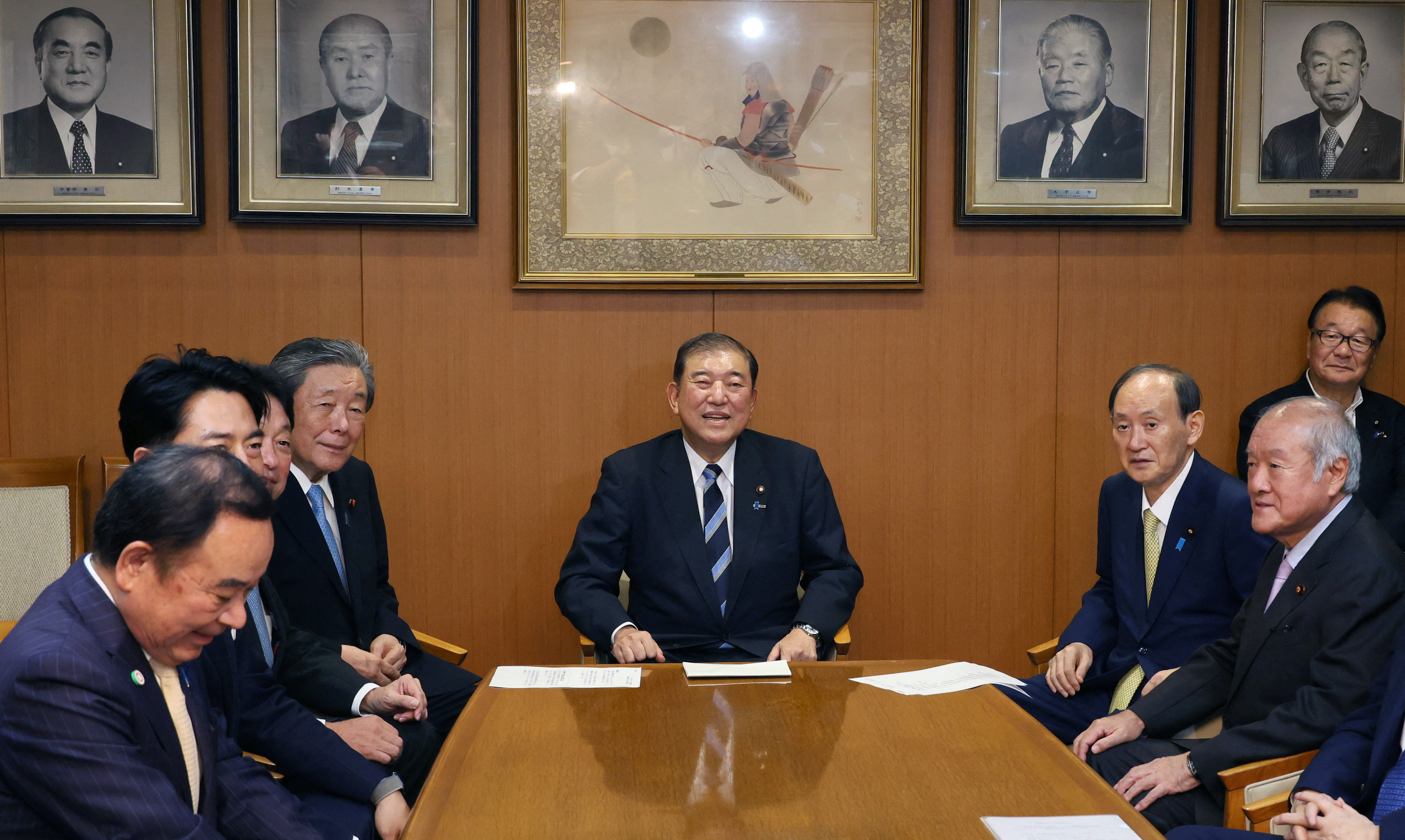 日本準首相石破茂30日出席自民黨黨部會議。(AFP)