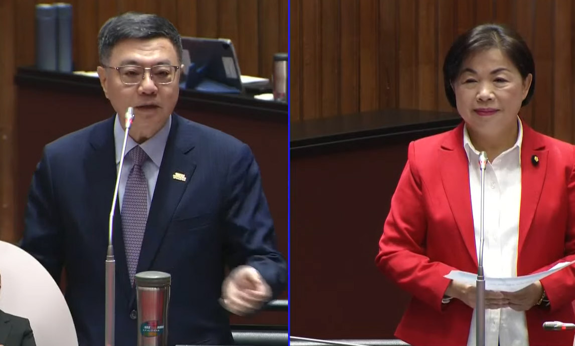 國民黨立委楊瓊瓔(右)1日在立法院會質詢行政院長卓榮泰(左)。(翻攝國會頻道)