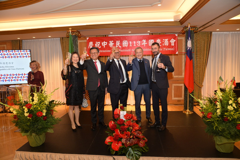 駐米蘭台北辦事處成立屆滿週年，首度舉辦國慶酒會，多位義大利政要與僑界人士出席。（駐米蘭台北辦事處提供） (圖：中央社)