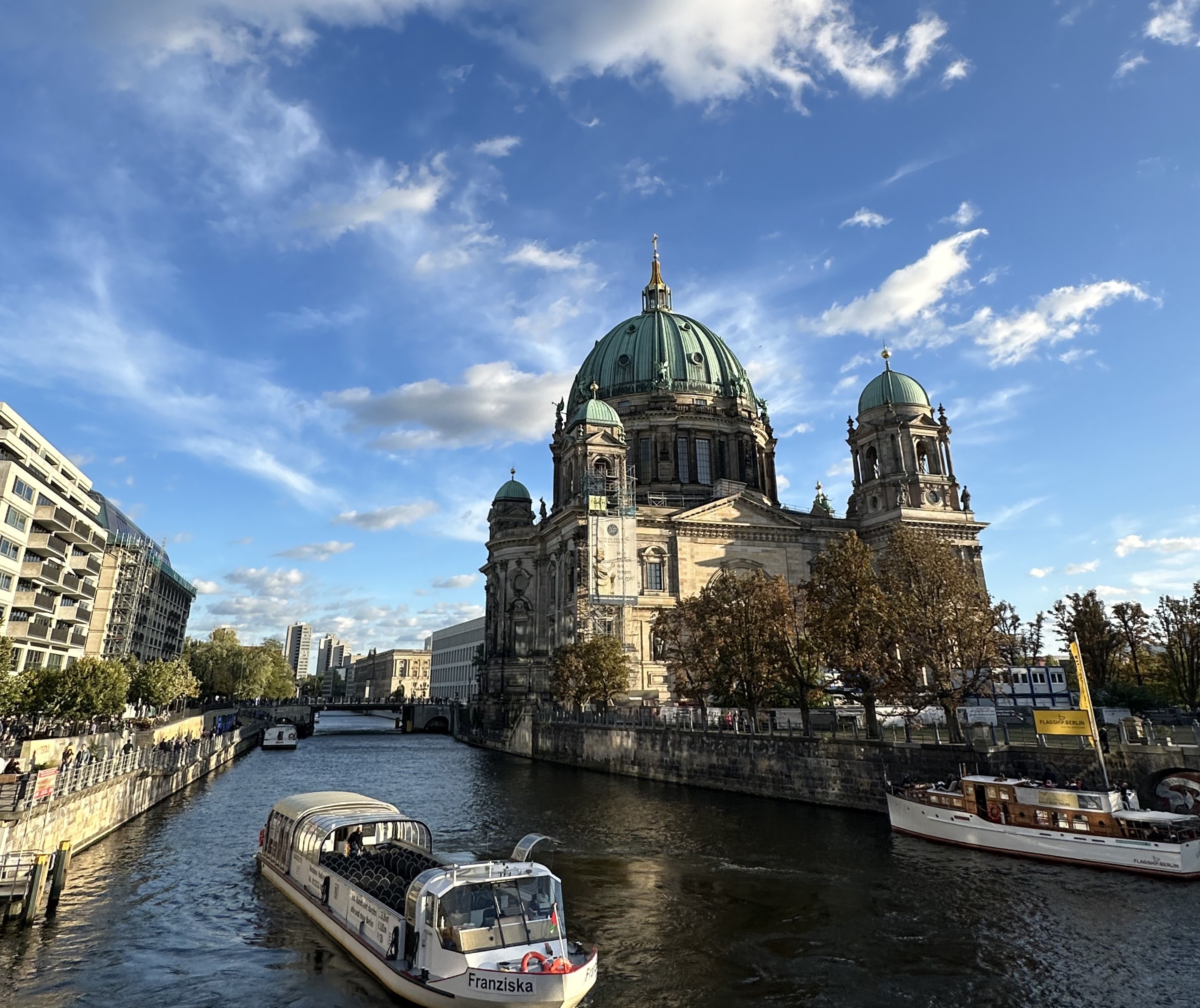 矗立在施普雷河畔，博物館島上的柏林大教堂。(李雅言 攝)