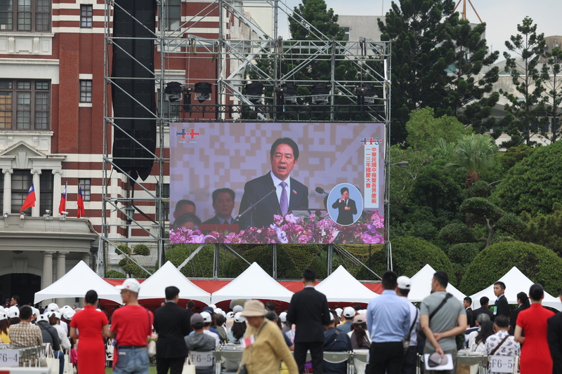 賴總統10日發表國慶演說，強調台灣的經濟實力不是奇蹟，「而是全體國人的共同打拚」，政府要以創新經濟、均衡台灣、包容成長為目標，把握世界趨勢的變化，繼續站穩全球民主供應鏈的關鍵地位。 (圖：中央社)