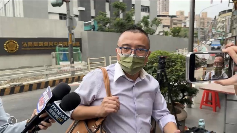 台北地檢署偵辦民眾黨主席柯文哲政治獻金案，為釐清眾望基金會等資金流向，11日指揮調查局北機站以證人身分傳喚時任北市長機要的民眾黨秘書長周榆修（圖）等人說明。(圖：中央社)