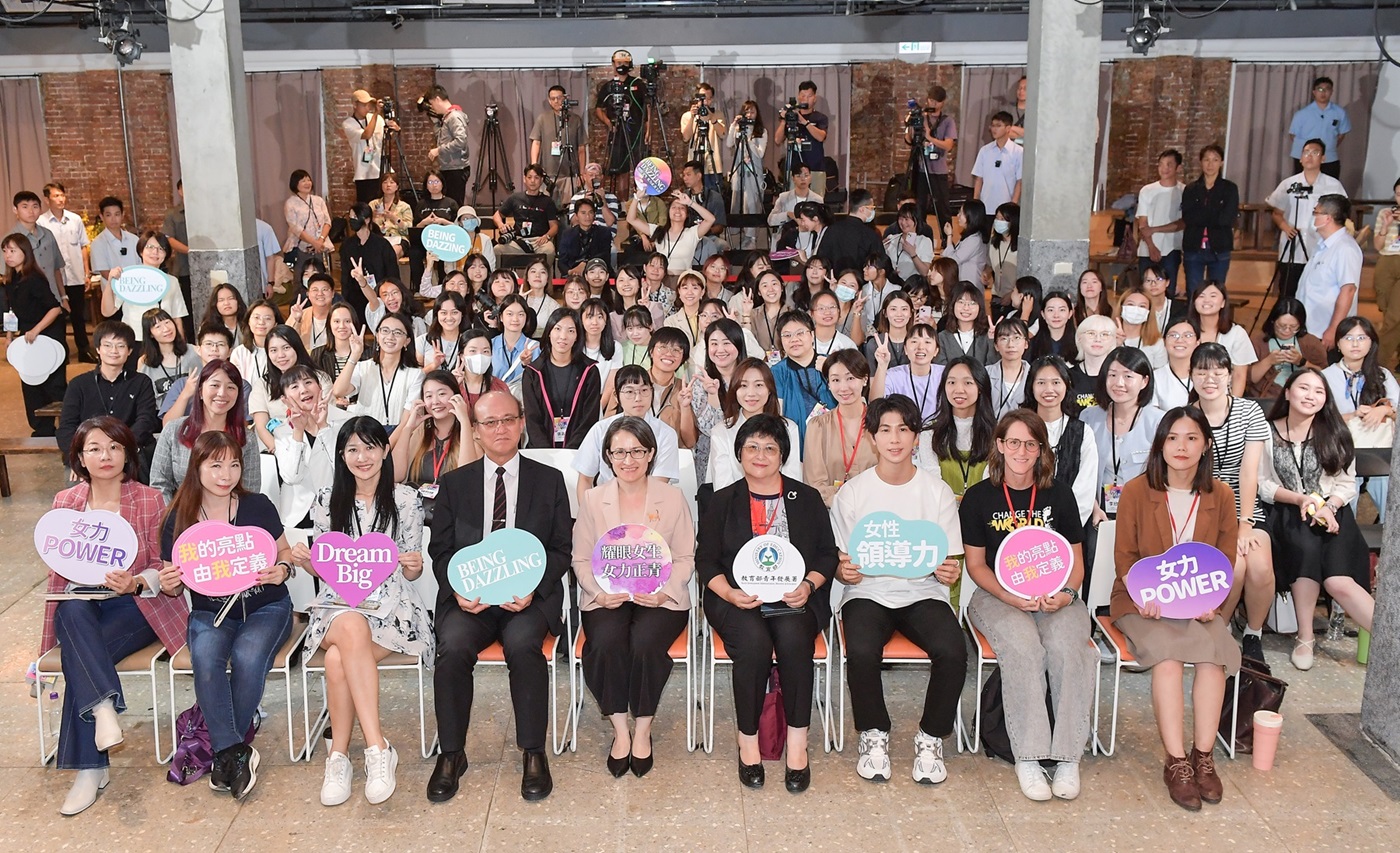 教育部青年署為配合本年度國際女孩日主題「女孩對未來的憧憬」，11日舉辦「耀眼女生 女力正青2.0」歷屆女培學員交流分享會，副總統蕭美琴親臨現場。(圖：教育部)