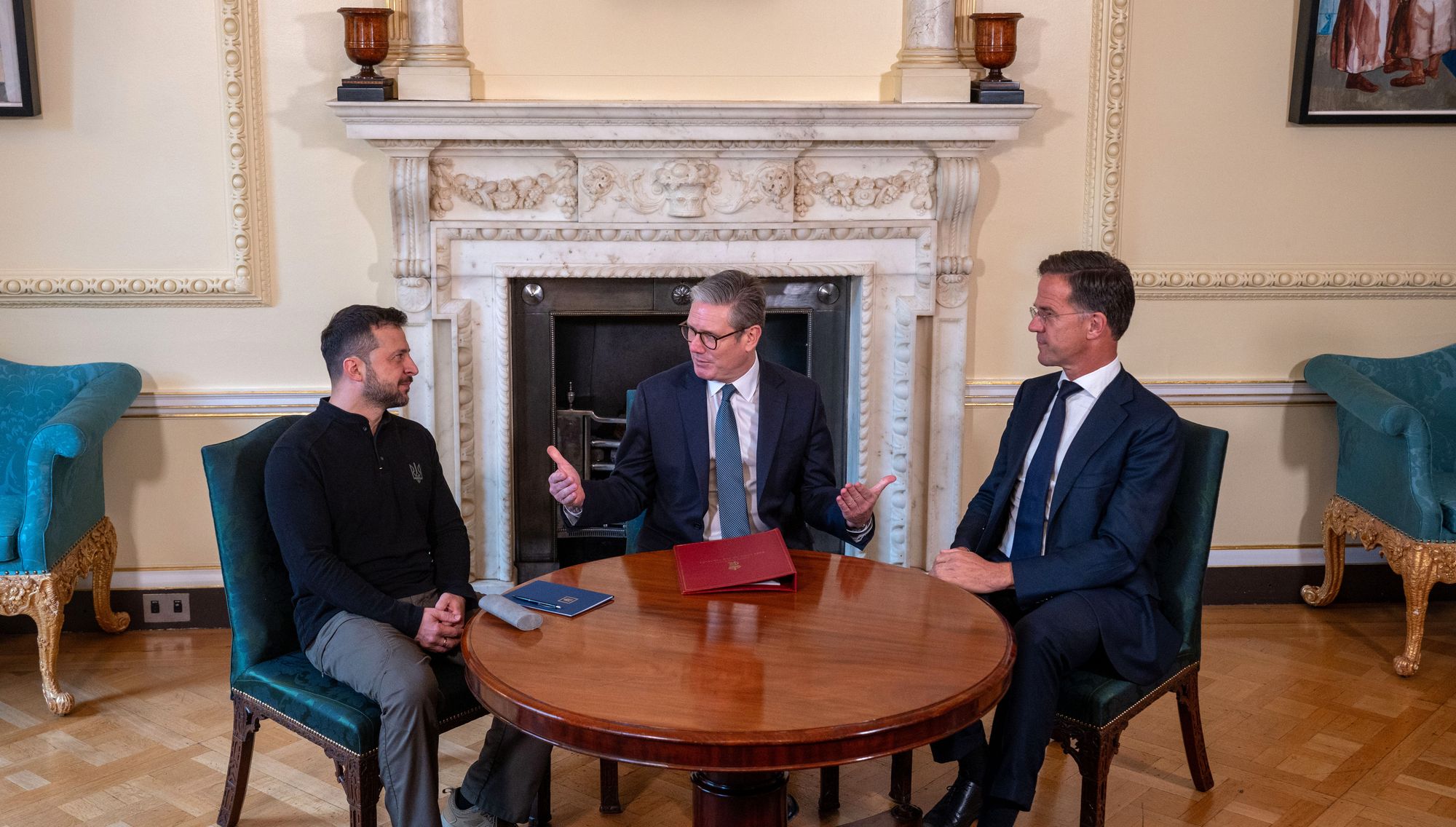 北約秘書長呂特10日在倫敦與英國首相施凱爾及烏克蘭總統澤倫斯基舉行三方會談。 (圖:NATO)