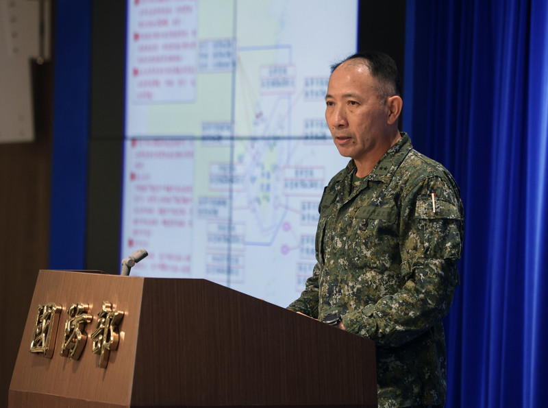 國防部情次室次長謝日升中將10日分析，共軍震懾對象不僅止於台灣，想把台海內水化。(圖：中央社)
