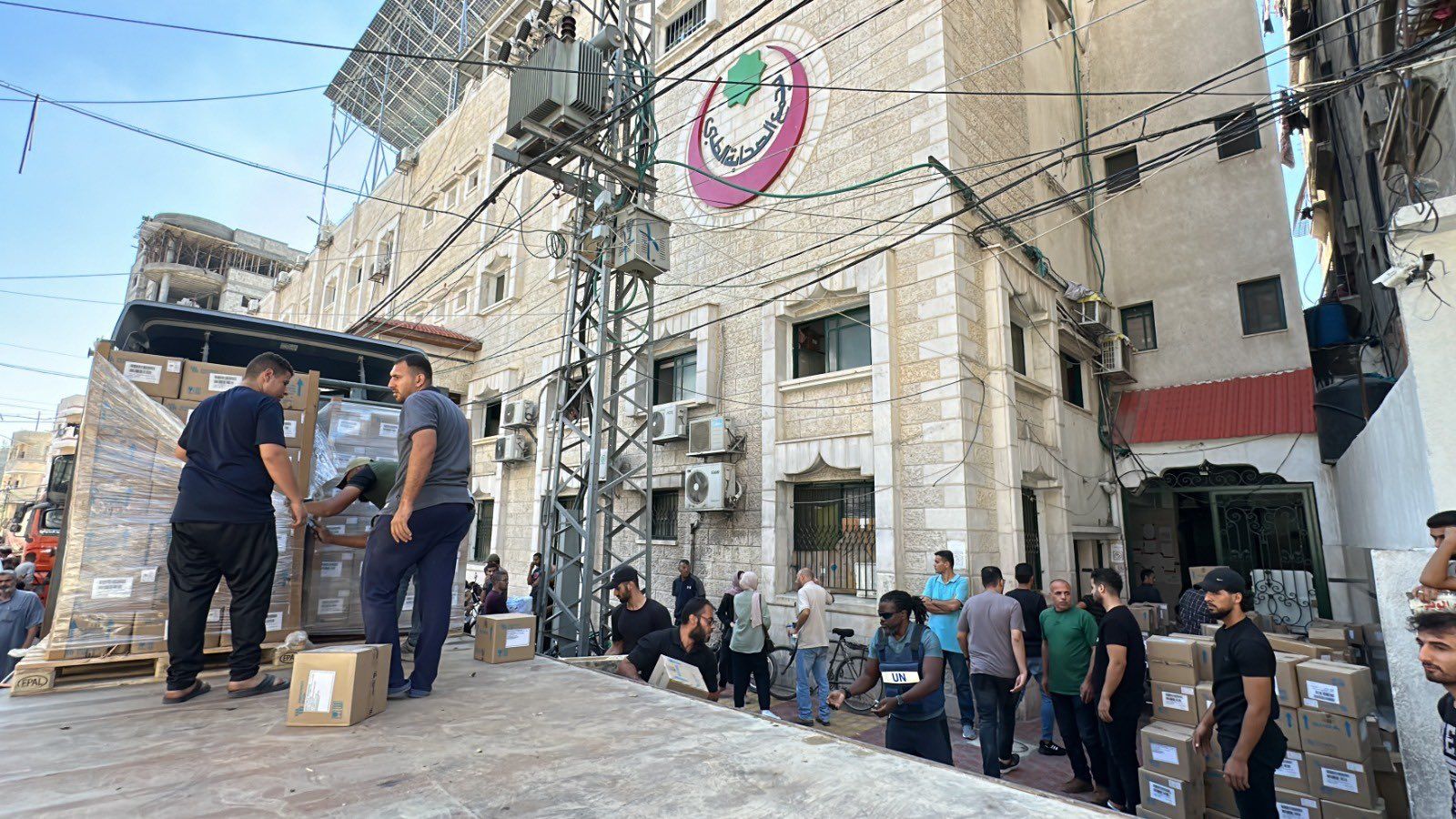 世衛與巴勒斯坦紅新月會的一項行動，已設法為加薩北部的兩家醫院提供補給。 (圖:@DrTedros)