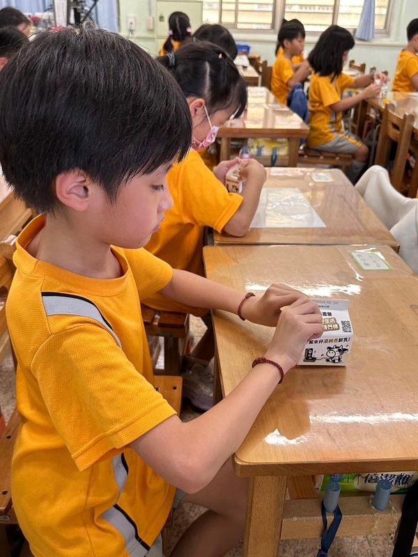 「班班有鮮奶」下學期全面停辦。資料照。(台北市教育局提供)(圖：中央社)