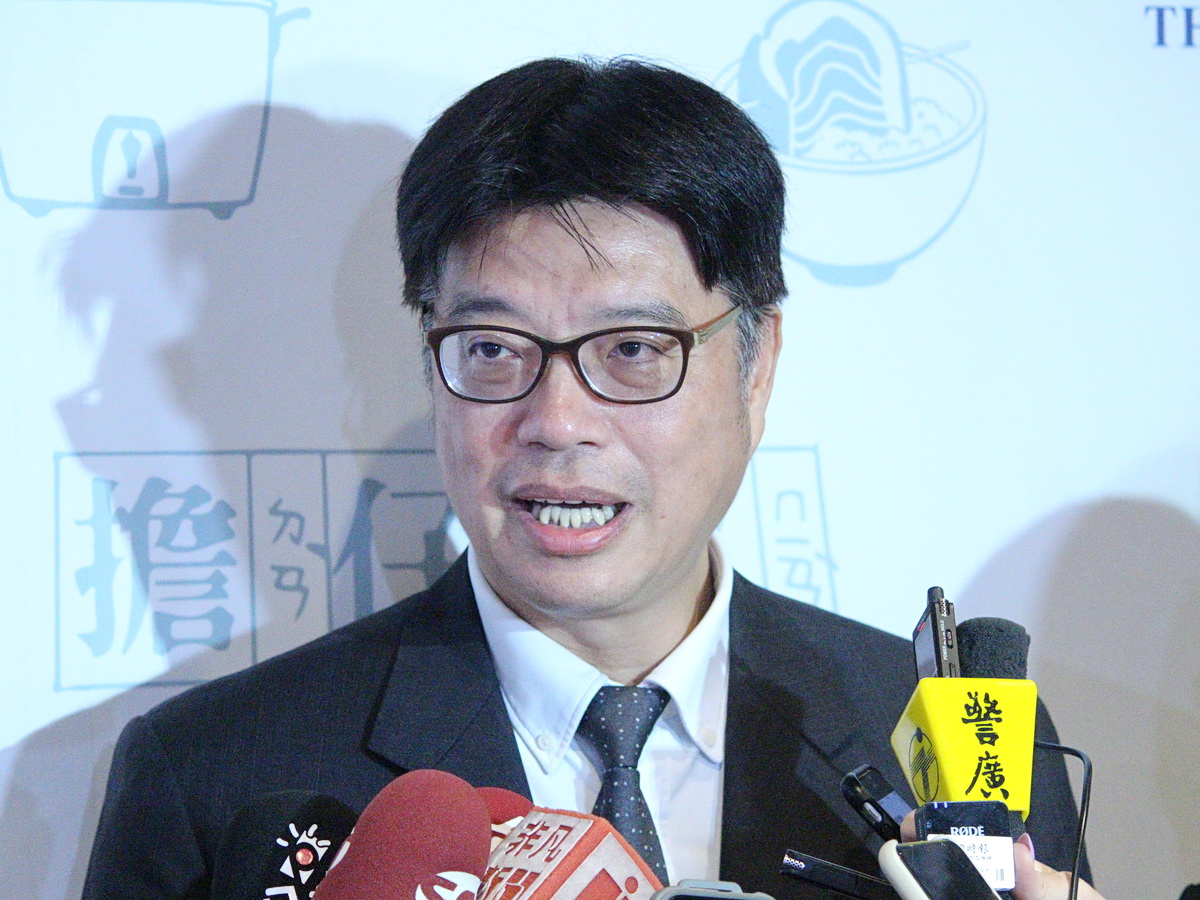 陸委會主委邱垂正16日受訪表示，「中華民國已經在台澎金馬落地生根」，但中共把「台獨」當做藉口對台灣進行複合性施壓 (央廣記者王照坤 攝)