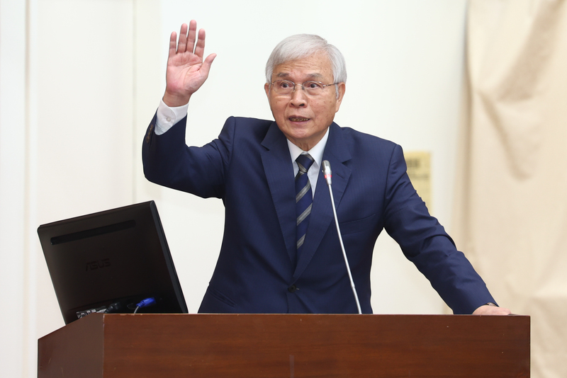 央行總裁楊金龍14日出席立法院財政委員會報告與備詢。資料照。(圖：中央社)