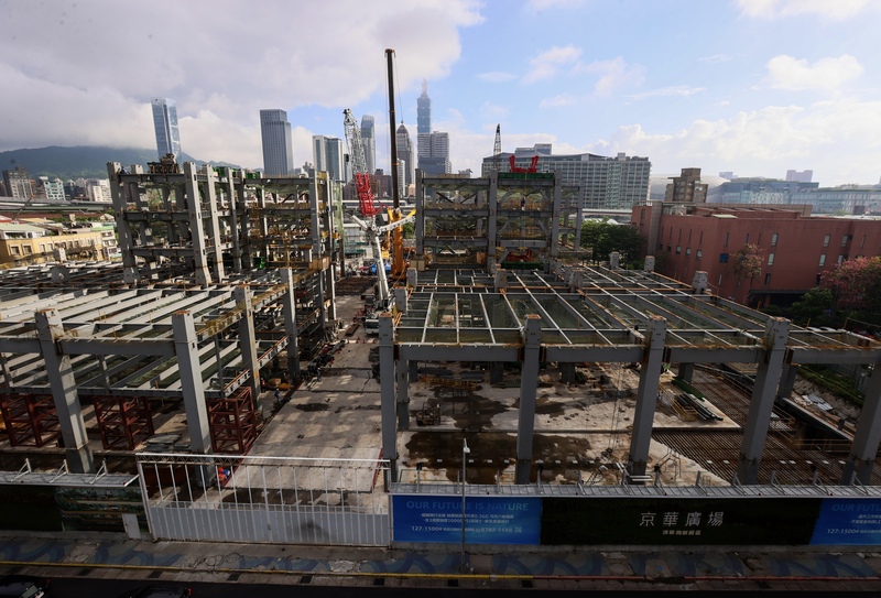 台北地檢署偵辦京華城案扣押京華城土地，鼎越公司提起抗告成功，高院發回台北地方法院更裁。 (圖：中央社)