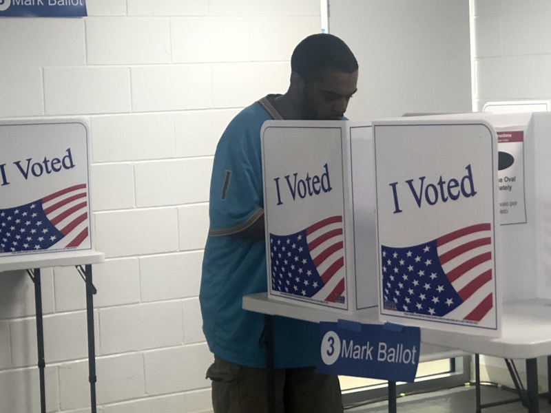 圖為民眾提前投票。(圖：中央社)