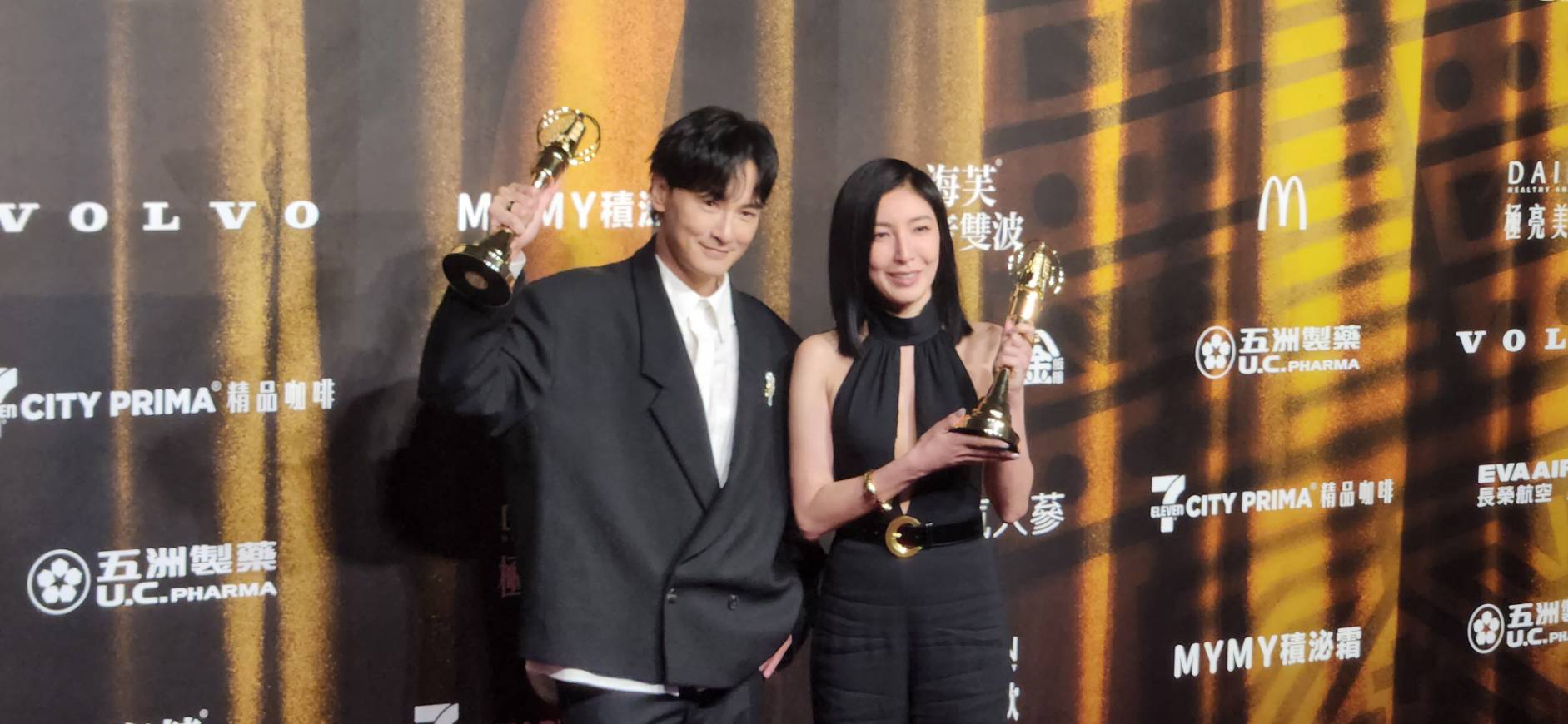 鄭元暢、楊謹華奪戲劇節目男女配角獎。(江昭倫 攝)