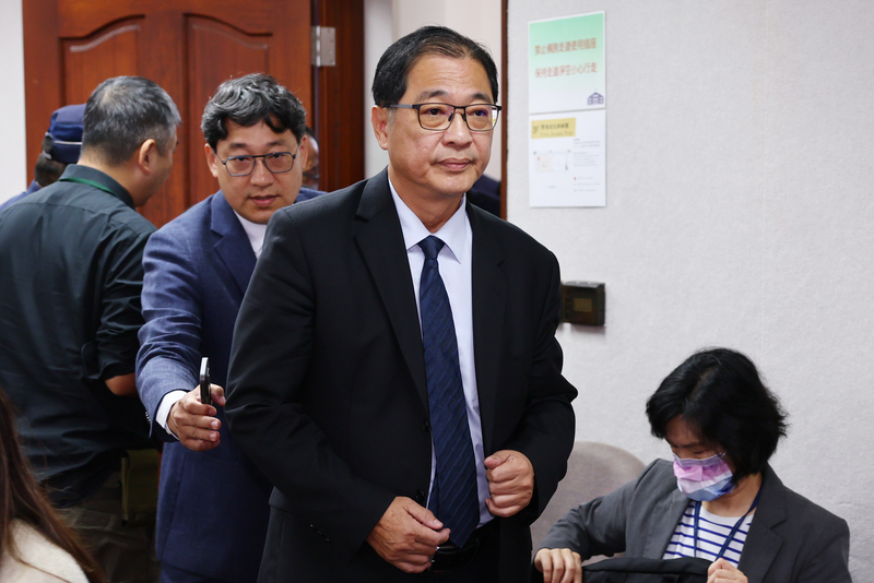 法務部長鄭銘謙（前中）23日表示，通常有羈押，定罪率就會很高。(圖：中央社)