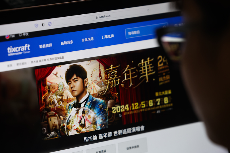 網路社群平台近期出現高價出售周杰倫在台北大巨蛋舉辦演唱會門票，使許多無法購得門票民眾感到不滿及失望。(圖：中央社)