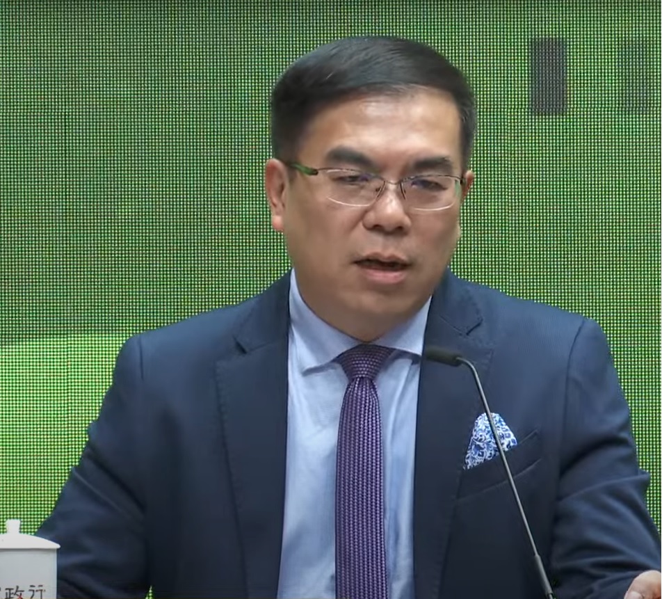 環境部長彭啓明24日出席行政院會後記者會。(翻攝行政院YouTube頻道)