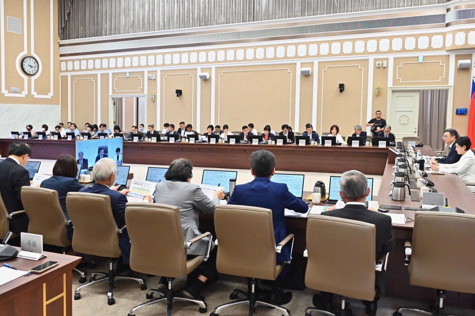 行政院會24日通過「因應國際情勢強化經濟社會及國土安全韌性特別條例」草案。(圖：行政院)