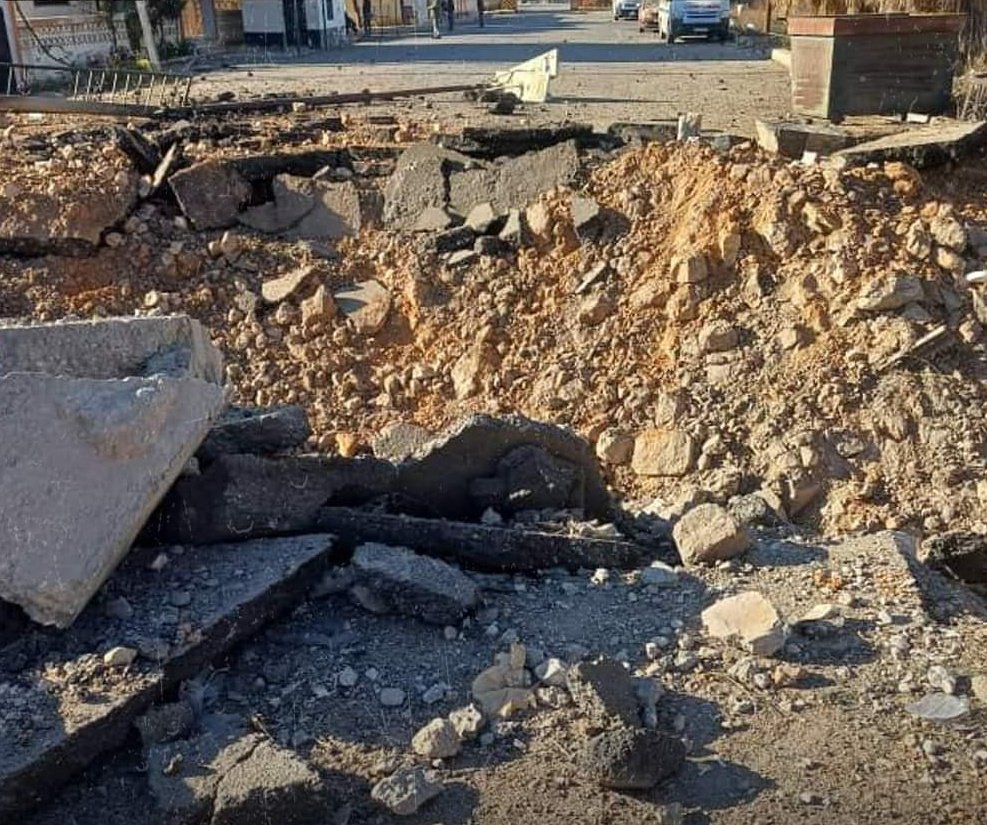 以色列對敘利亞領土進行空襲後，阿爾卡(Al-Qaa)關卡已無法使用。(X平台)