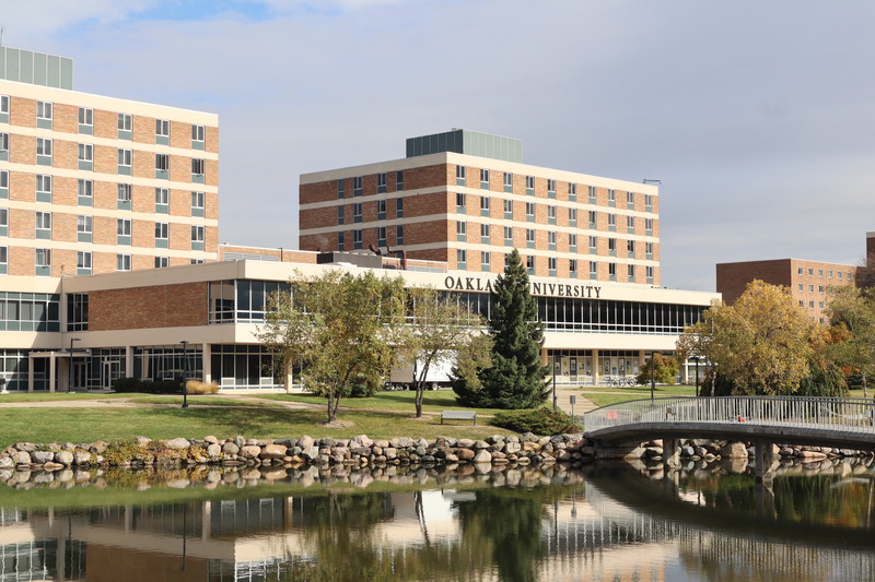 密西根州奧克蘭大學選味淡，幾乎不見挺共和黨總統候選人川普或是民主黨候選人賀錦麗的海報。中央社記者鍾佑貞密西根州奧克蘭攝 113年10月26日 (圖：中央社)