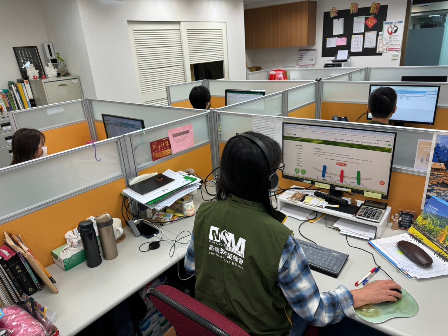 芥菜種會Help Desk社區助人網中心收到求助後，隨即由專人評估需求，並即時提供援助。(芥菜種會提供)