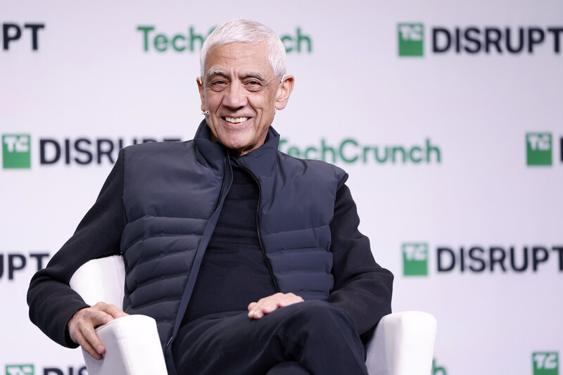 舊金山新創盛會TechCrunch Disrupt登場，矽谷傳奇投資人柯斯拉（Vinod Khosla）談論AI發展，表示AI未來最大的風險是落入競爭對手的手中。（TechCrunch Disrupt提供） (圖：中央社)