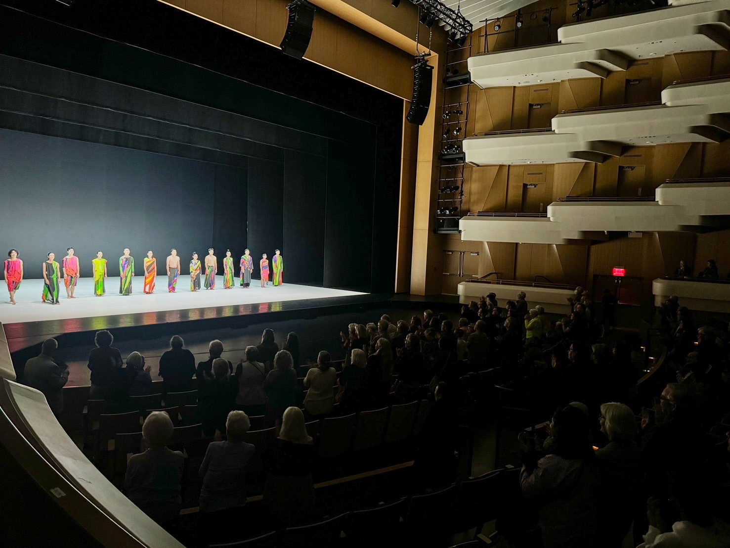 雲門舞集於美國維吉尼亞州首演《十三聲》，觀眾驚豔，連續2次謝幕才落幕。(雲門舞集提供)