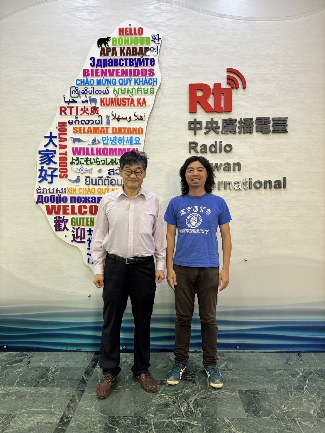 主持人莊豐嘉與林承毅執行長