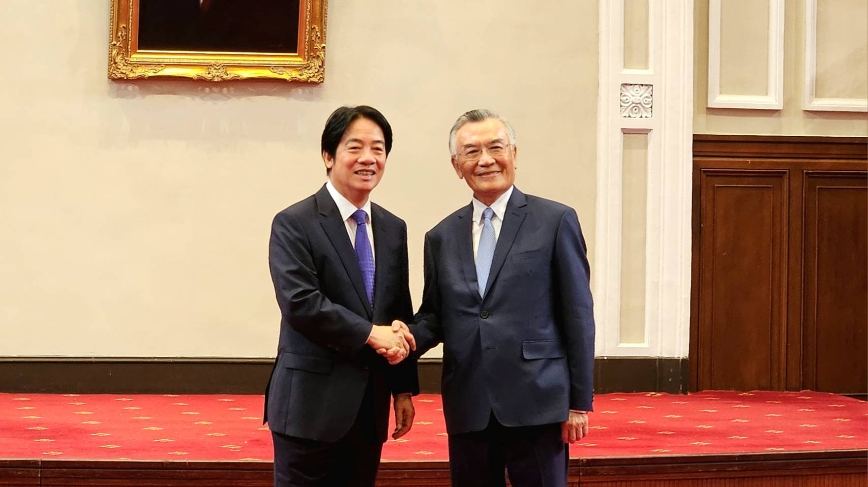 賴清德總統(左)盼APEC領袖代表林信義(右)及代表團在會議期間傳達台灣3項重要主張。(歐陽夢萍 攝)