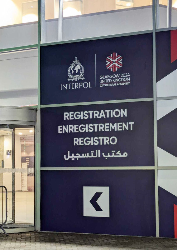 第92屆國際刑警組織（INTERPOL）大會7日在英國蘇格蘭格拉斯哥落幕，中國再度獲選為執委會亞洲區代表，且2026年大會將在香港舉行。圖為格拉斯哥大會報到處周邊。（讀者提供） (圖：中央社)