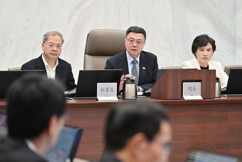 行政院長卓榮泰(中)。資料照。(圖：中央社)