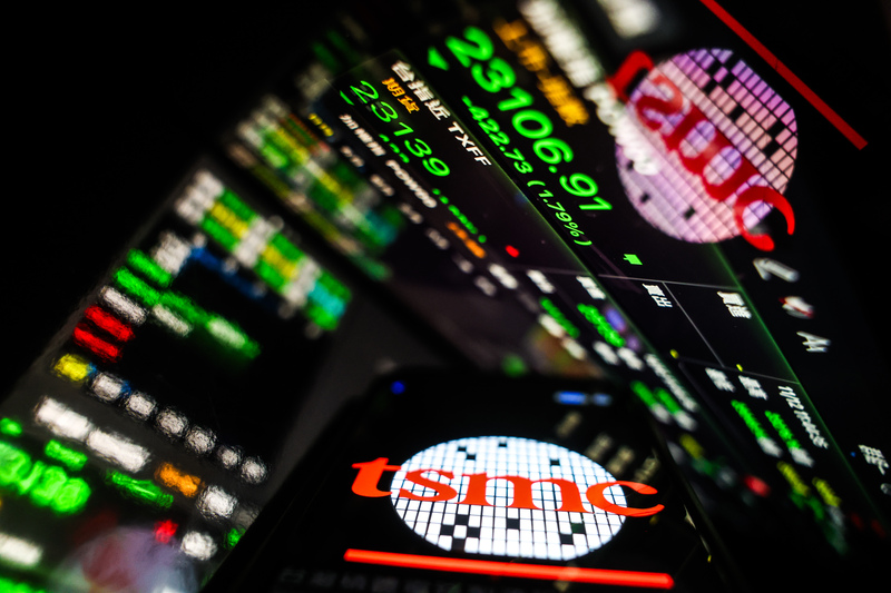 台北股市28日上下震盪288.94點，指數終場下跌35.88點，收在22298.9點，成交值新台幣3248.12億元。示意圖。(圖：中央社)