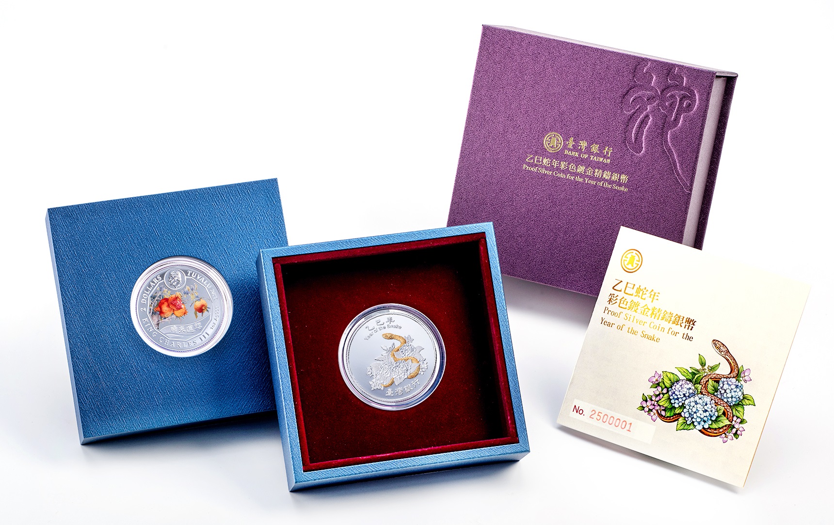 台灣銀行委託中央造幣廠設計、鑄造的「乙巳蛇年彩色鍍金精鑄銀幣」，12日起發售，每枚售價新台幣2200元。(圖：台灣銀行)