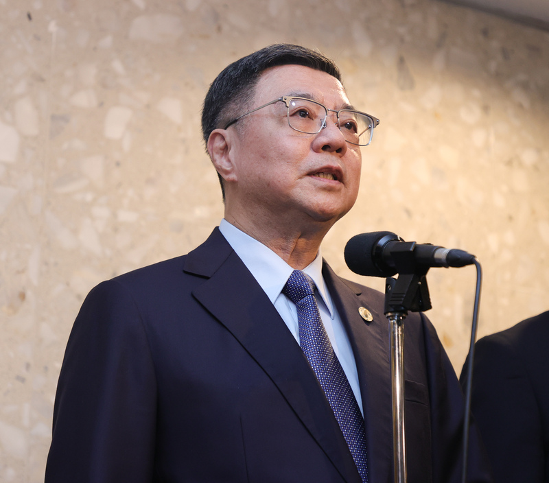 行政院長卓榮泰13日表示，軍警人員身負國家治安、國安，一定要更潔身自愛，政府也將以最快速度回應社會問題，毒品審議委員會14日有望將依托咪酯調升為二級毒品。(圖：中央社)