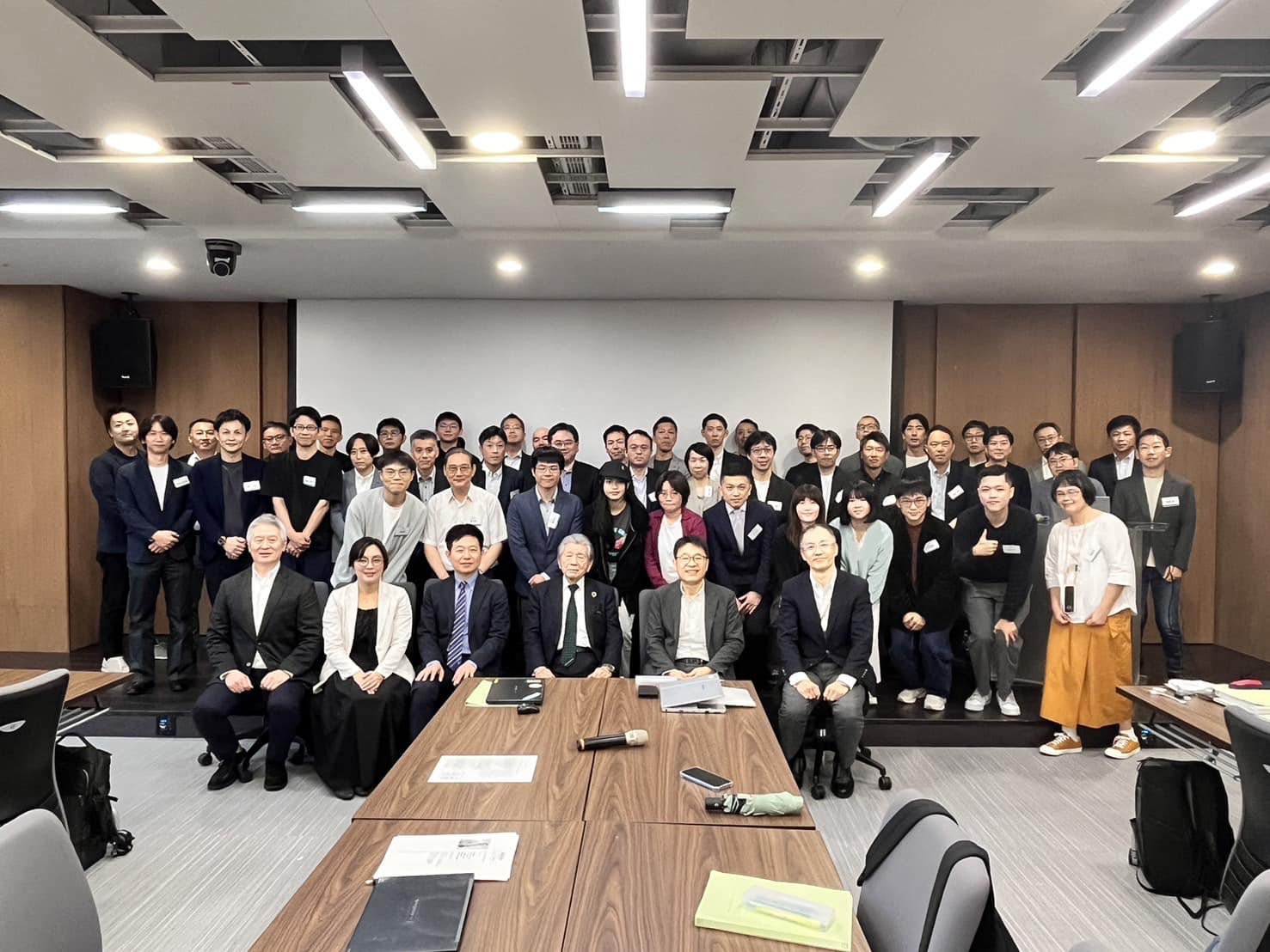 九州亞洲經營塾（KAIL）由橋田紘一理事長率領32家企業成員來台，與台日研究院共同舉辦論壇，討論未來的台灣與九州的合作關係。圖：台日研究院提供