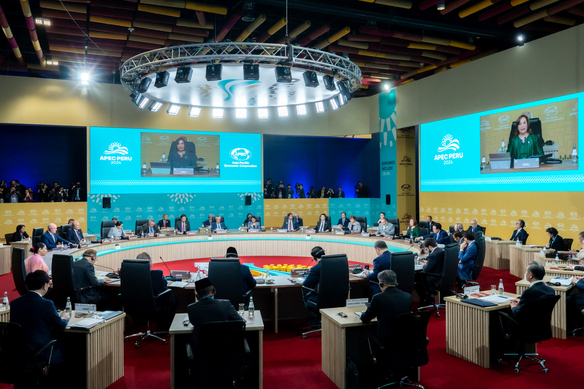 APEC經濟領袖會議秘魯時間16日上午登場。(APEC台灣代表團提供)