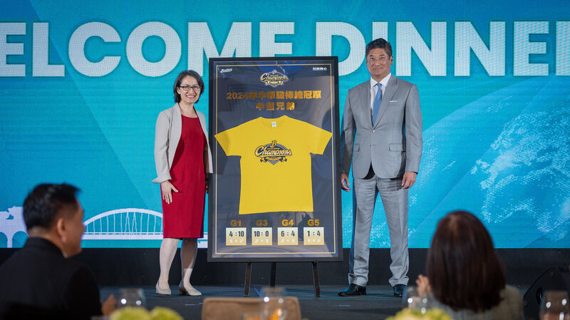 副總統蕭美琴（左）18日晚間出席「第40屆亞洲銀行家協會（ABA）會員大會暨研討會」歡迎晚宴。（總統府提供/中央社)