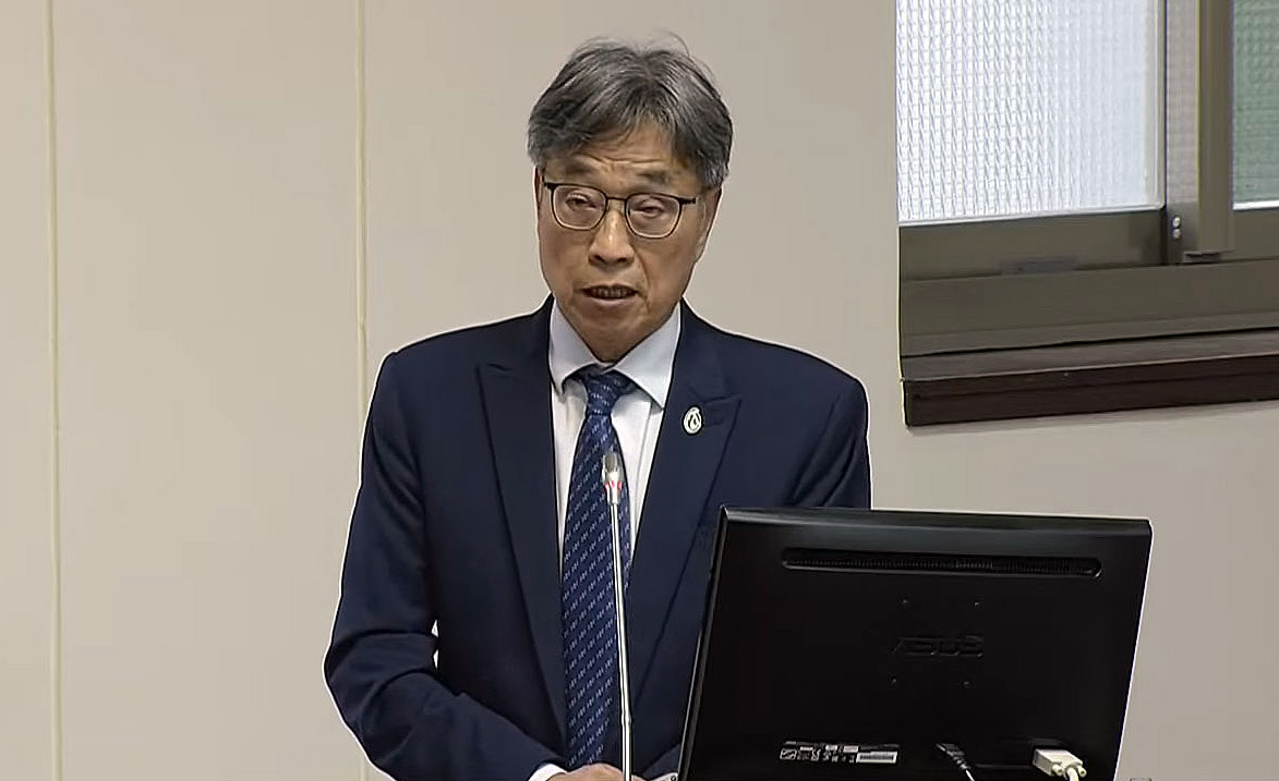 農業部部長陳駿季24日表示，財劃法翻修影響農業部預算約在新台幣250億，不僅影響農民生產端過往的補助，也恐衝擊非洲豬瘟防疫。(翻攝國會頻道)