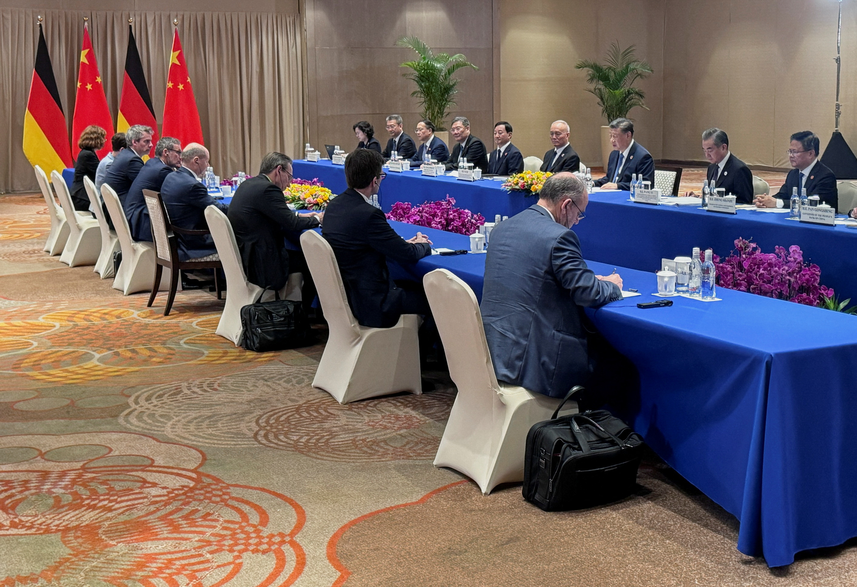 德國總理蕭茲在G20向習近平表示，沒有任何人應該活在對鄰居的恐懼中。外媒直指蕭茲應該就是暗批中國不應恐嚇台灣。(資料照片：路透社/達志影像)