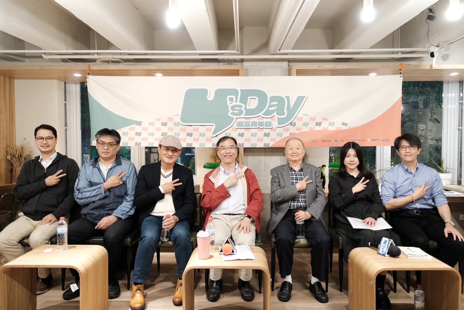 Y’s Day「週三青年日」，20日以「要跪的永遠最貴？中國發財夢後的代價與台灣紅利」座談。左起：馬準威 王國臣 陳慕義 陳俐甫 高為邦 劉姝廷 董思齊。（圖：台灣智庫提供）