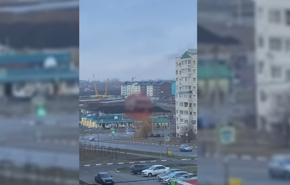 烏克蘭國防部釋出位於別爾哥羅德州古布金市的俄羅斯指揮所遭擊中畫面。(YT/@gur.gov.ua)