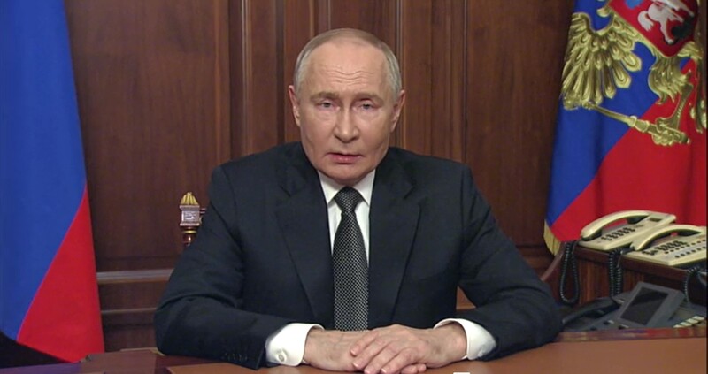 俄羅斯總統蒲亭21日聲稱，俄方已在實戰條件下，成功對烏克蘭試射最新型極音速中程彈道飛彈。圖擷取自談話影片。 (圖：中央社)