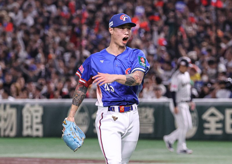 世界12強棒球賽冠軍戰，台灣王牌投手林昱珉(圖)先發，2局結束時林昱珉振臂吶喊。 (圖：中央社)