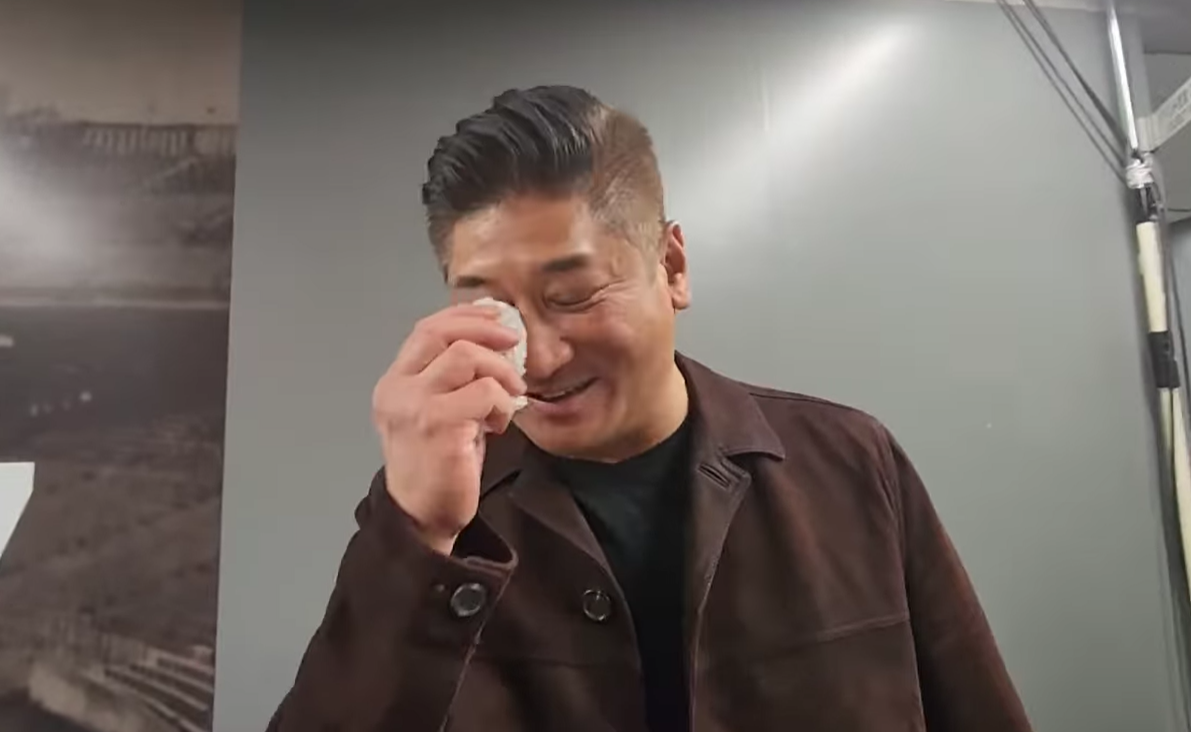 中華棒協理事長辜仲諒24日在東京巨蛋得知台灣隊奪冠時喜極而泣。(江昭倫 攝)